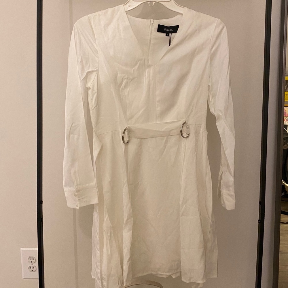 Mini V neck Belted white dress - long sleeves